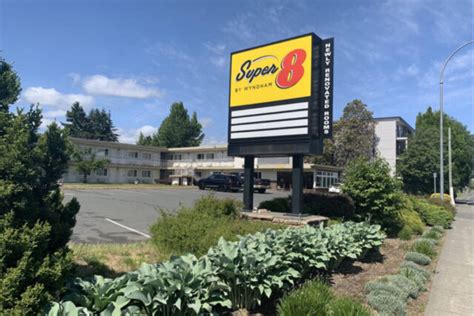 super 8 motel courtenay bc.